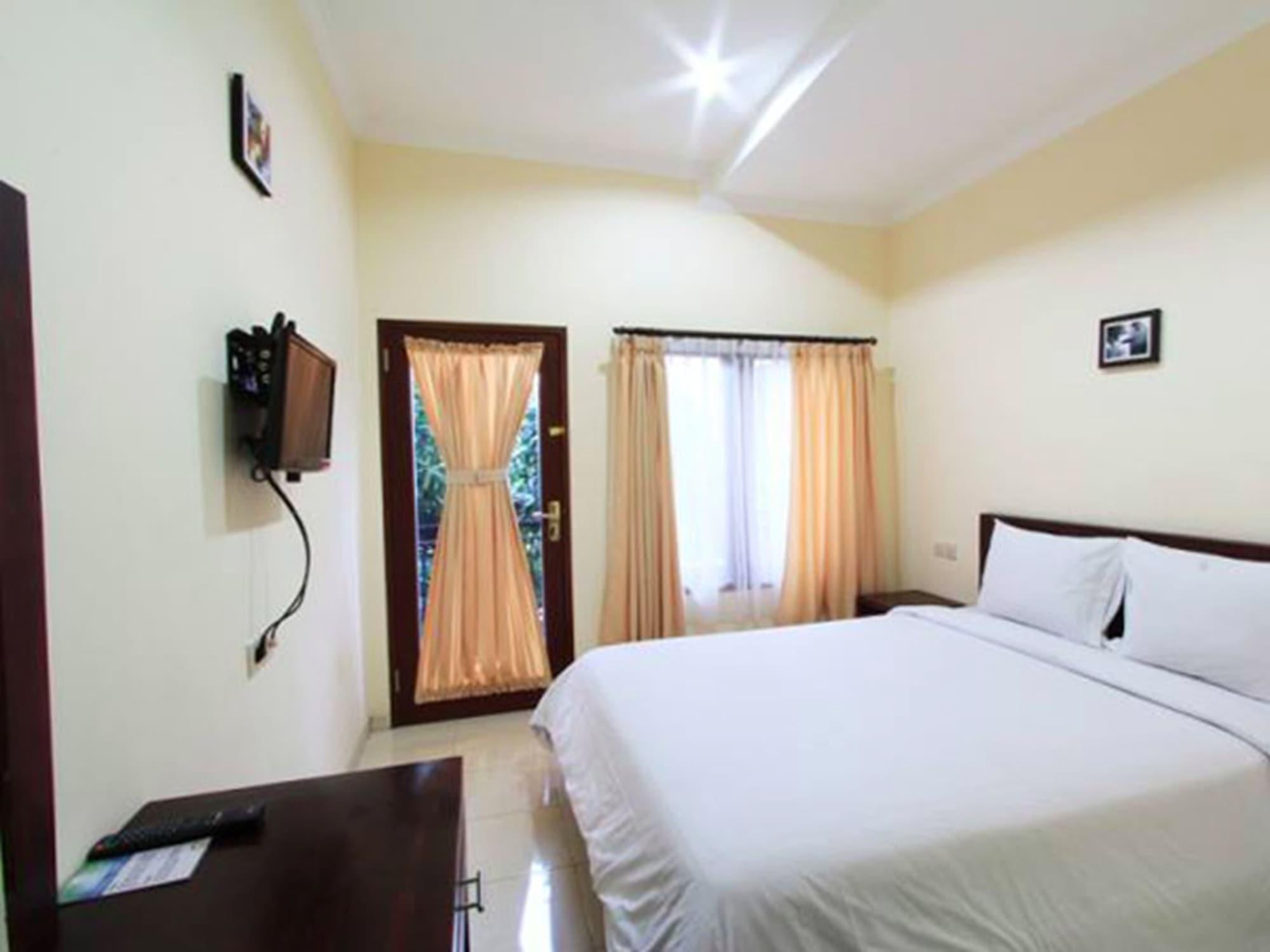 Surya Inn Kuta Lombok Esterno foto