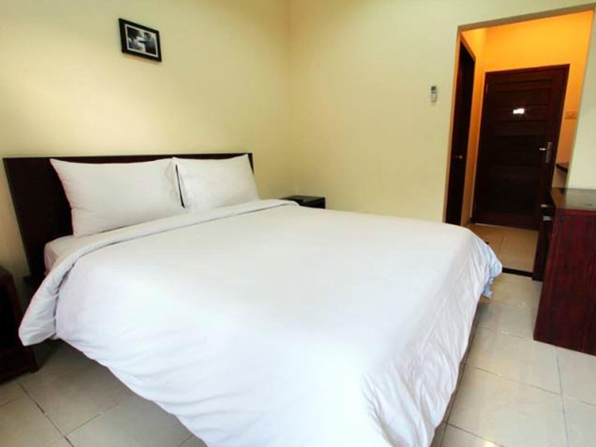 Surya Inn Kuta Lombok Esterno foto