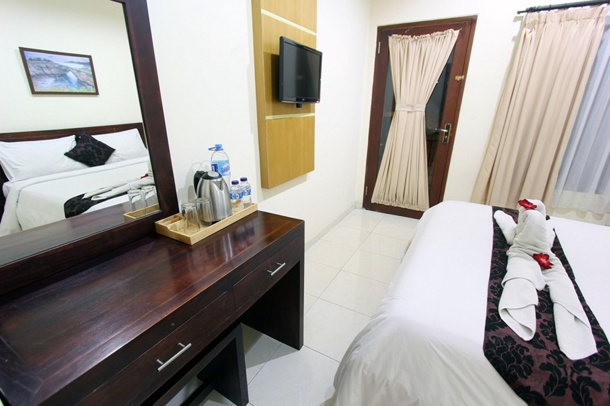 Surya Inn Kuta Lombok Esterno foto