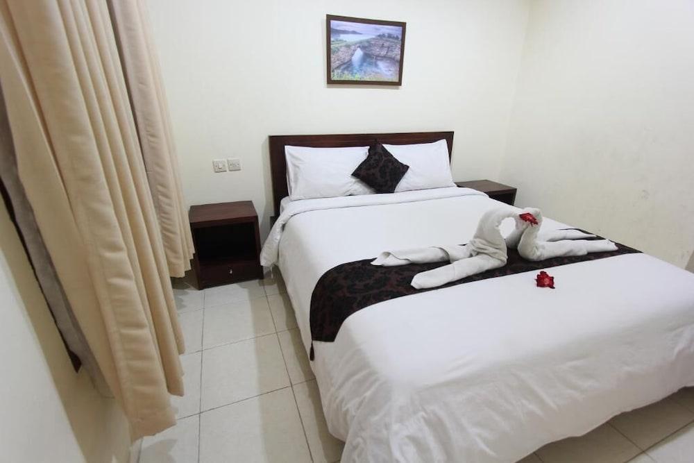 Surya Inn Kuta Lombok Esterno foto
