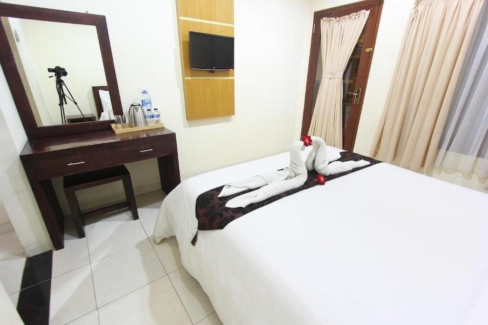 Surya Inn Kuta Lombok Esterno foto