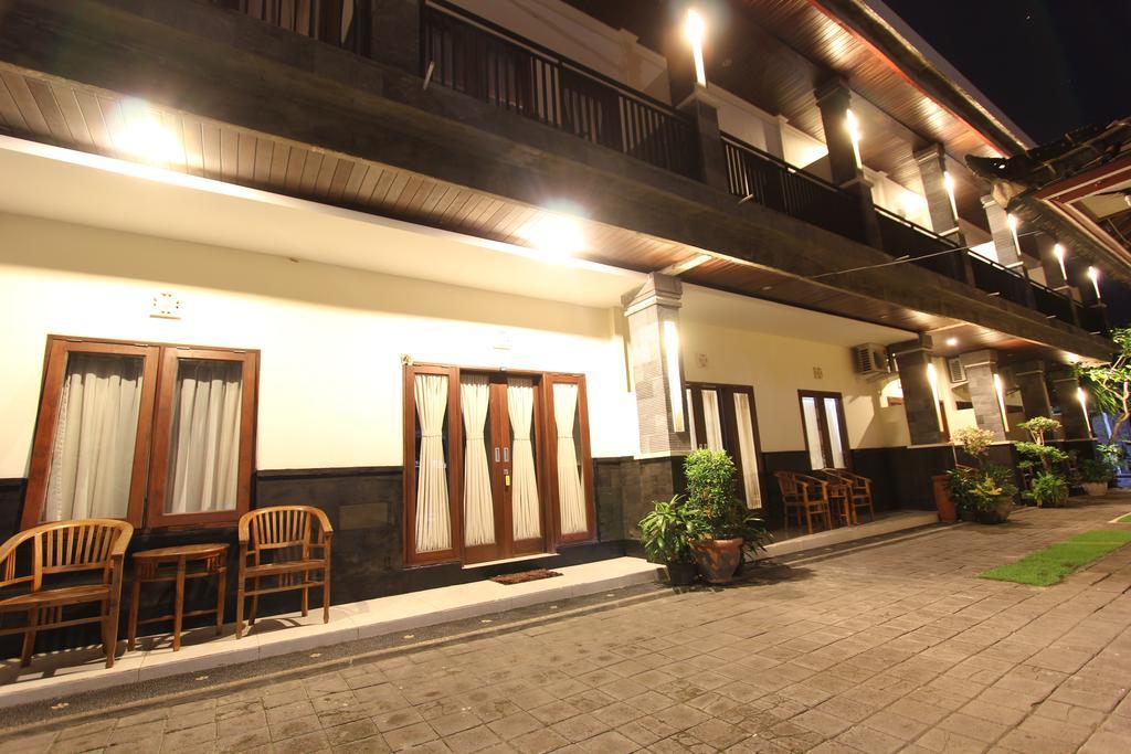 Surya Inn Kuta Lombok Esterno foto