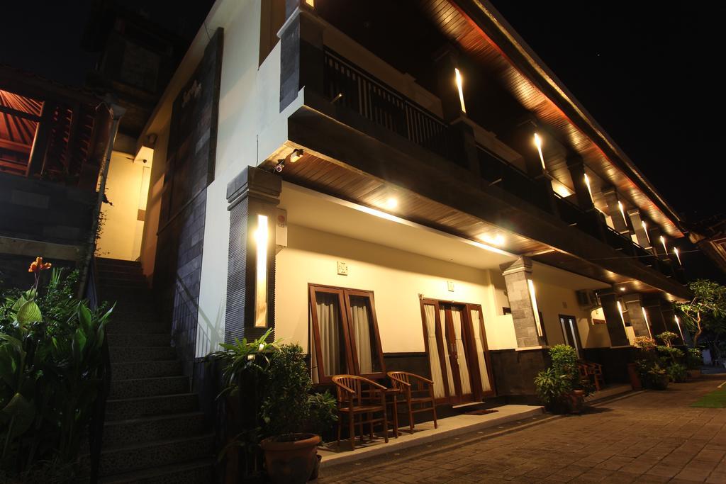 Surya Inn Kuta Lombok Esterno foto