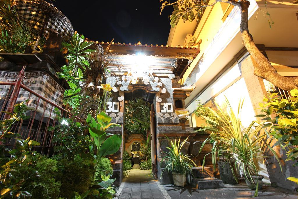 Surya Inn Kuta Lombok Esterno foto