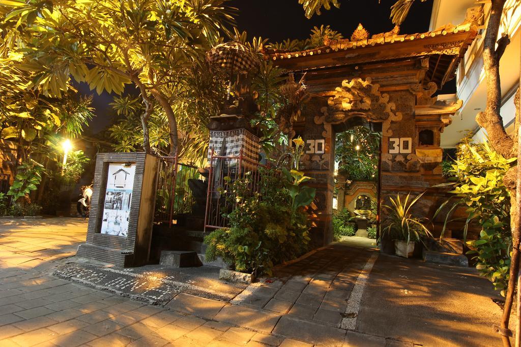Surya Inn Kuta Lombok Esterno foto