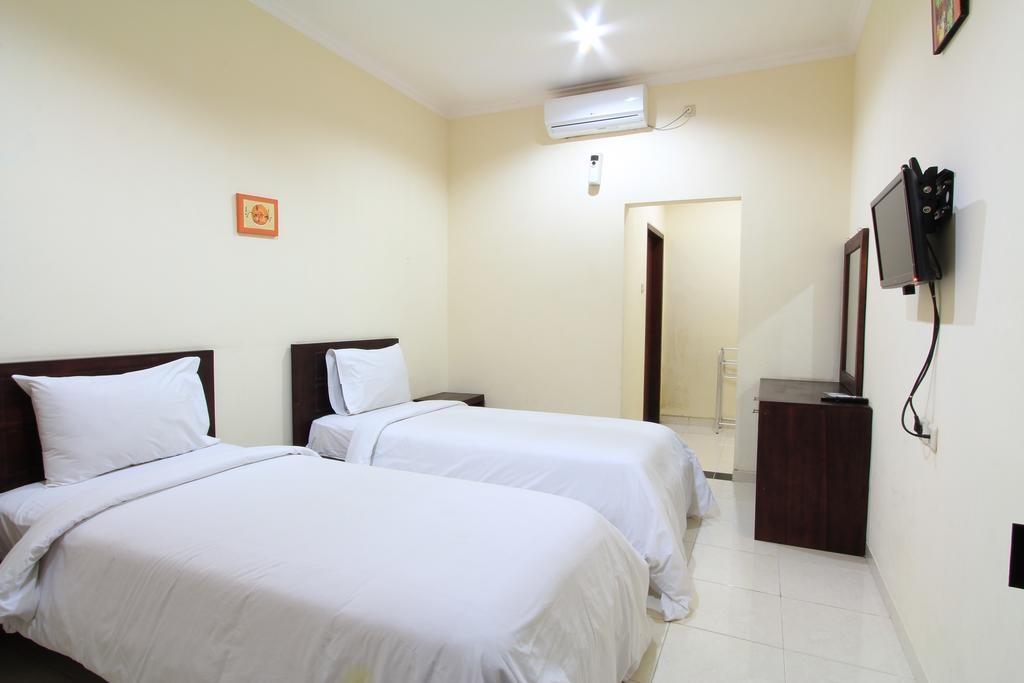 Surya Inn Kuta Lombok Esterno foto