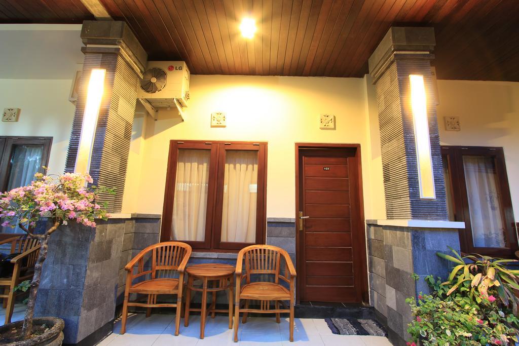 Surya Inn Kuta Lombok Esterno foto