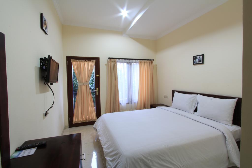 Surya Inn Kuta Lombok Esterno foto