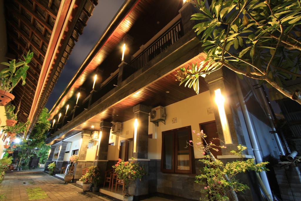 Surya Inn Kuta Lombok Esterno foto