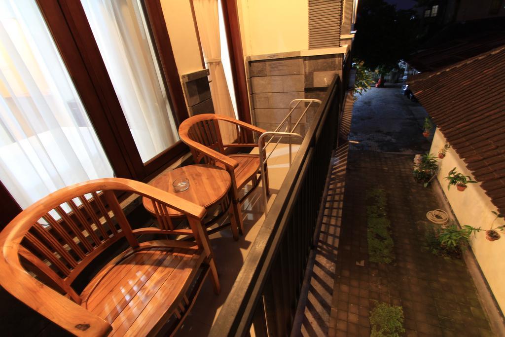 Surya Inn Kuta Lombok Esterno foto