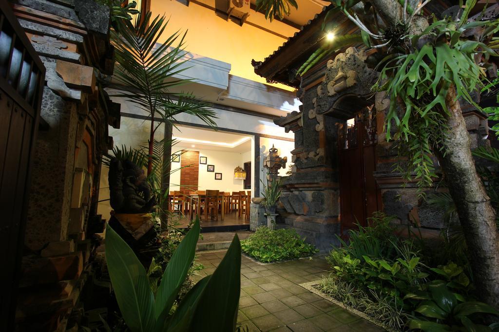 Surya Inn Kuta Lombok Esterno foto