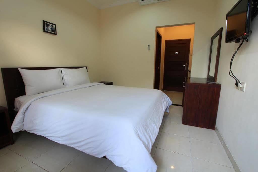 Surya Inn Kuta Lombok Esterno foto