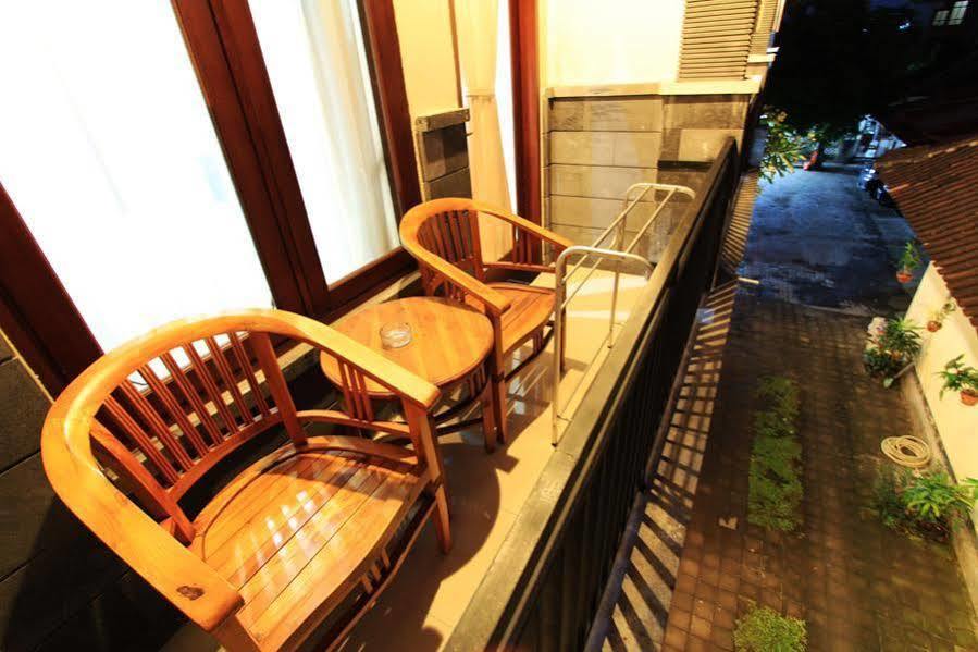 Surya Inn Kuta Lombok Esterno foto
