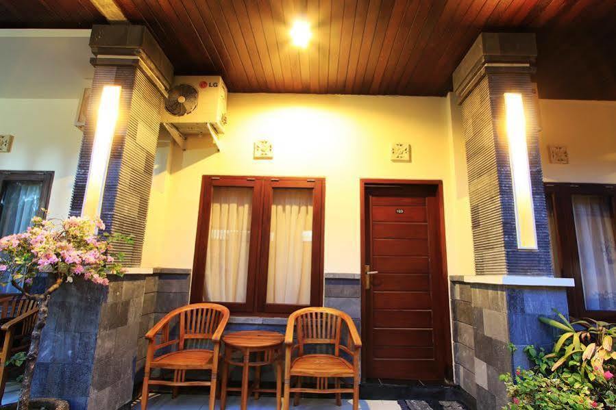 Surya Inn Kuta Lombok Esterno foto