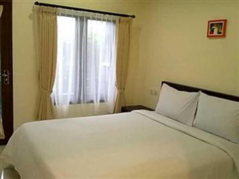 Surya Inn Kuta Lombok Esterno foto