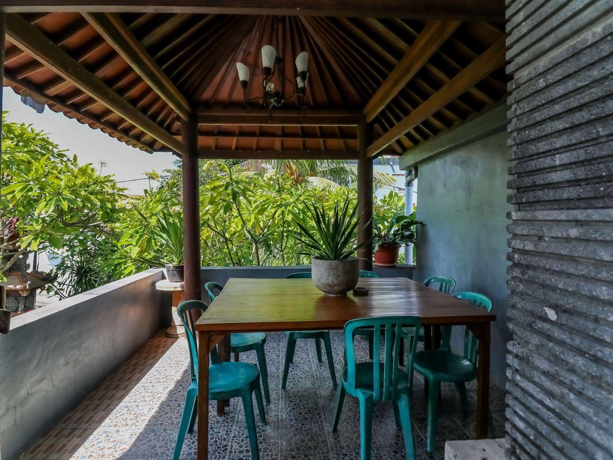 Surya Inn Kuta Lombok Esterno foto
