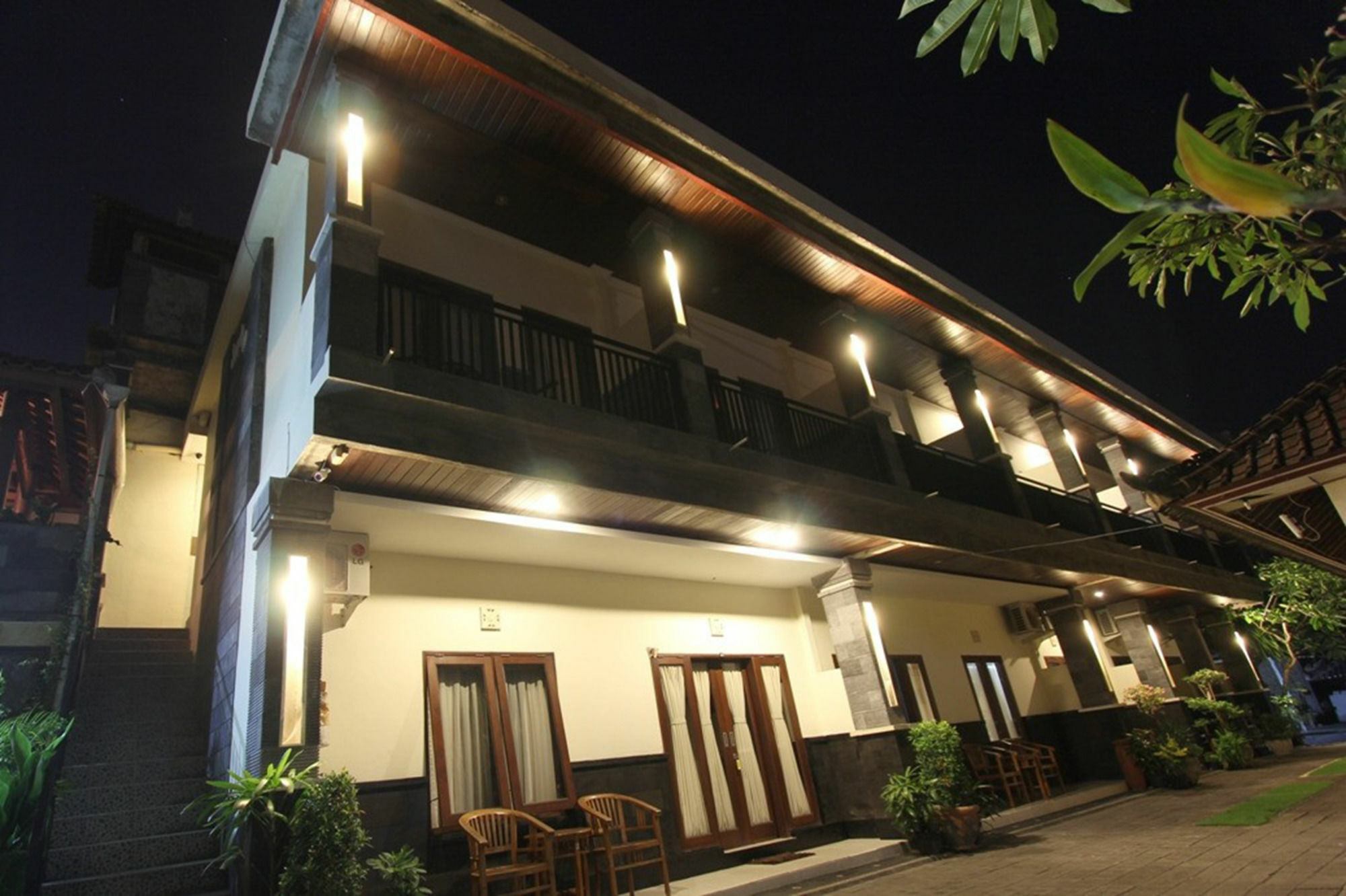 Surya Inn Kuta Lombok Esterno foto
