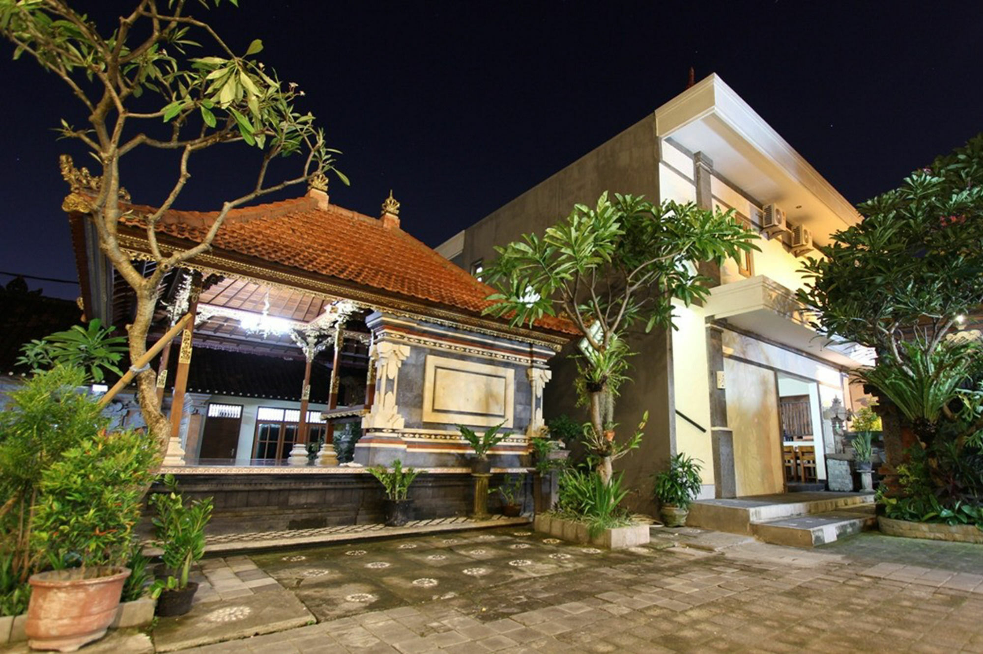 Surya Inn Kuta Lombok Esterno foto