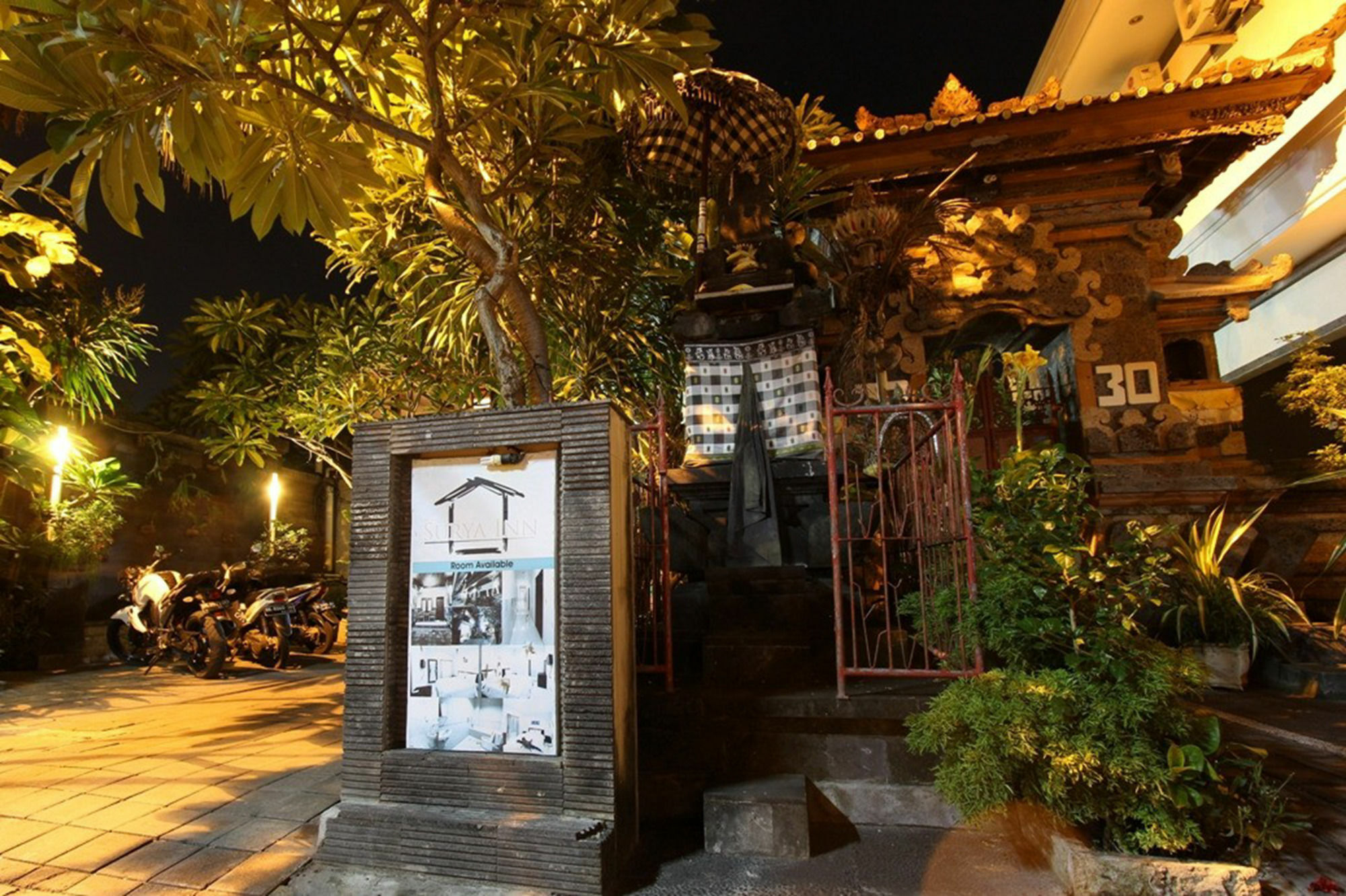 Surya Inn Kuta Lombok Esterno foto