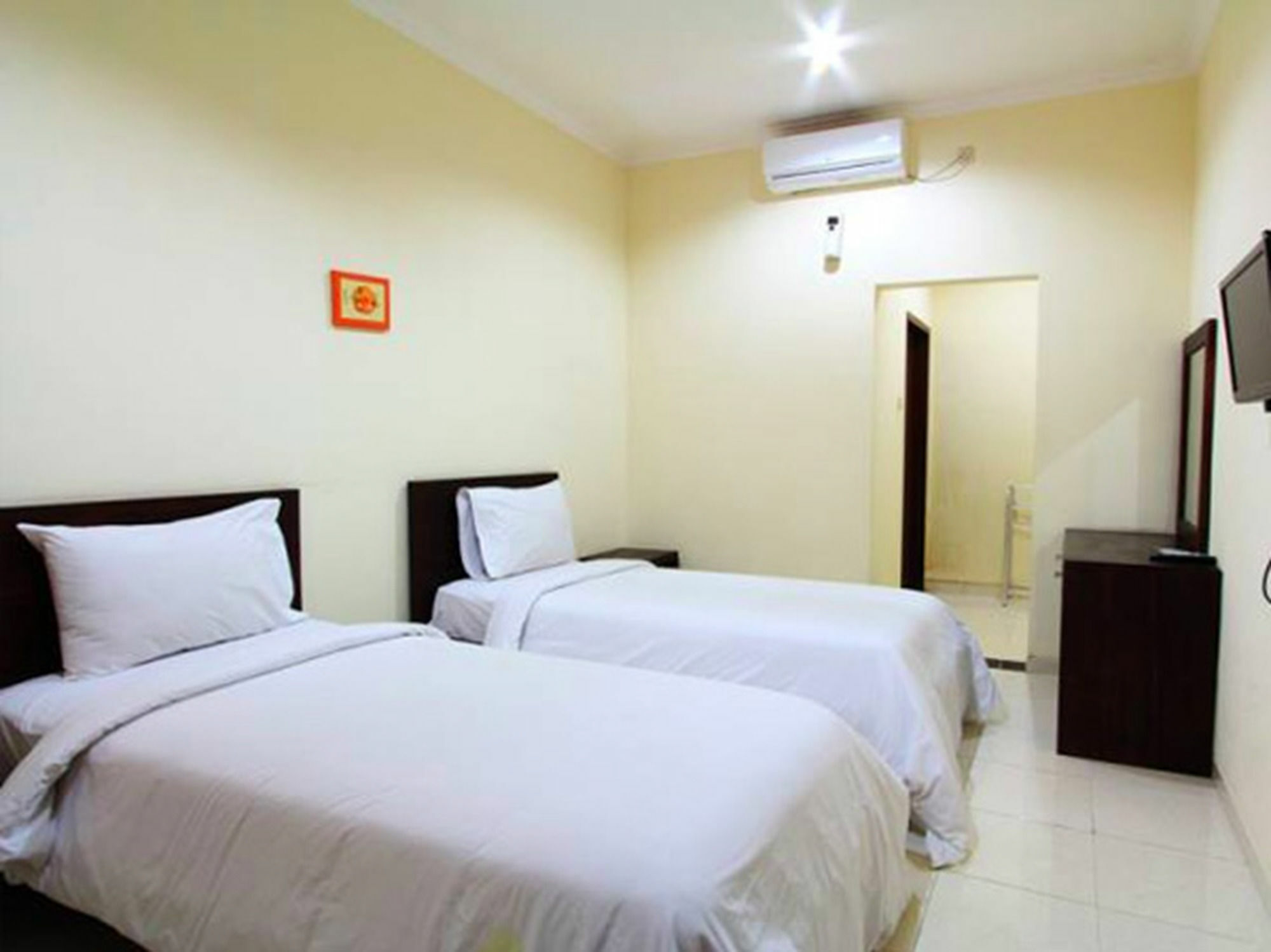 Surya Inn Kuta Lombok Esterno foto