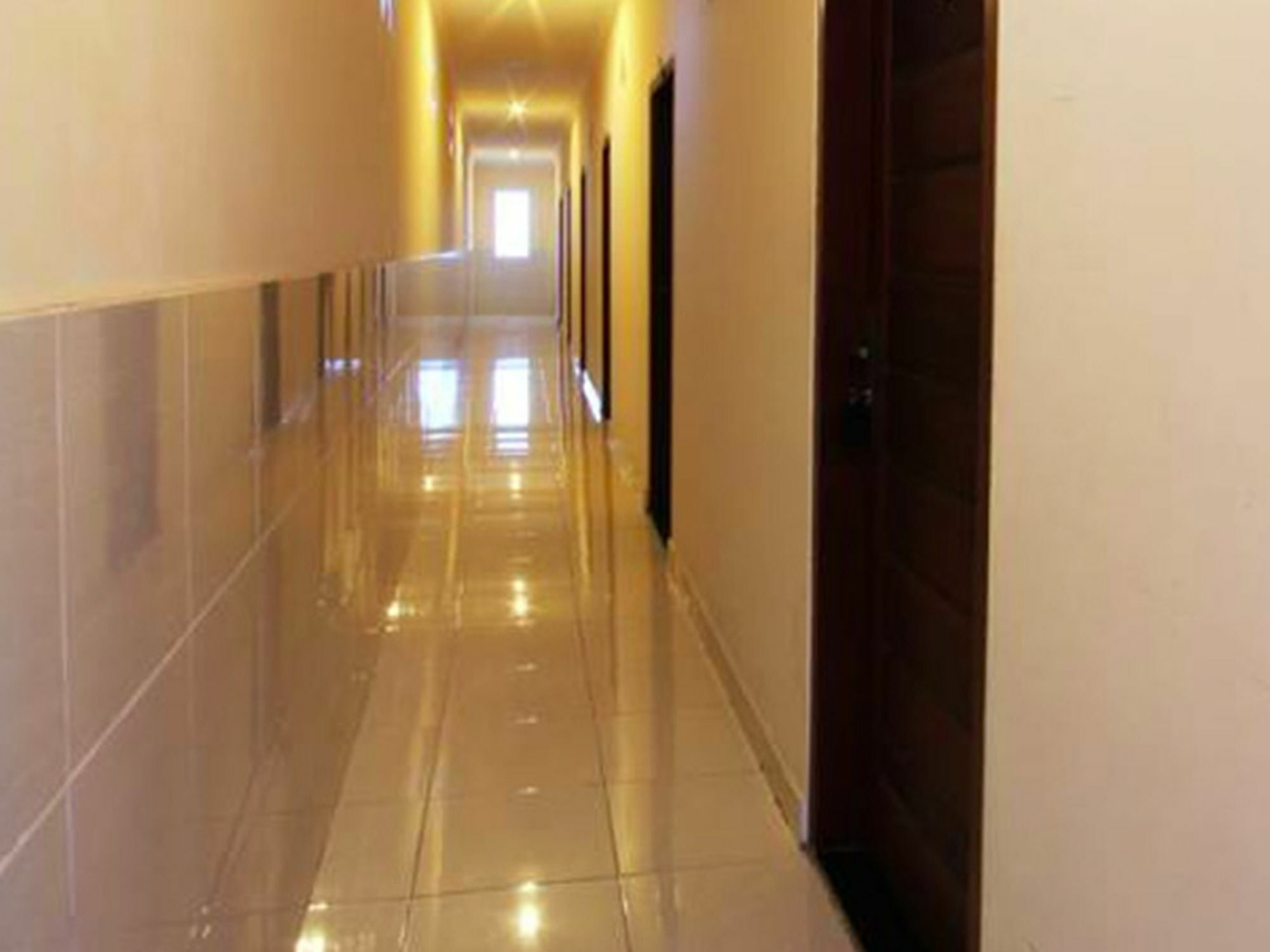 Surya Inn Kuta Lombok Esterno foto